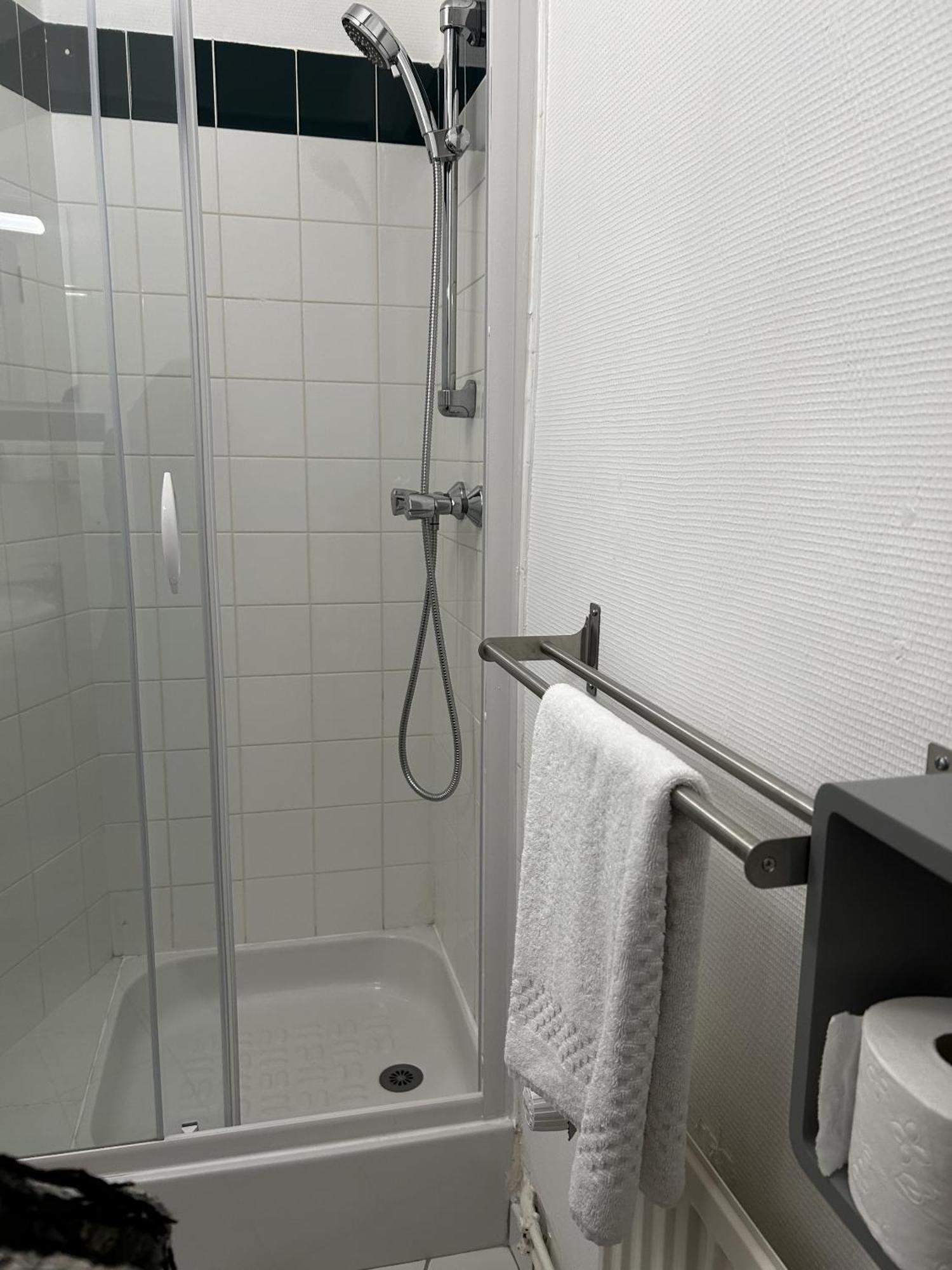 Hotel La Cuisine Des Lulus Montainville  Room photo